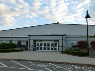 https://www.funinnewengland.com/conn/photos/ct_simsbury_international_ice_skating_center_0246.jpg