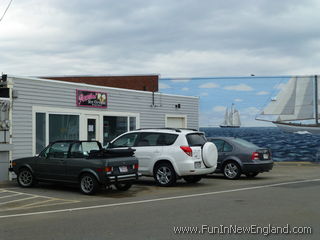 Dennis Aunties' Ice Cream Parlor