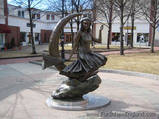 Salem TV Land's Bewitched Statue