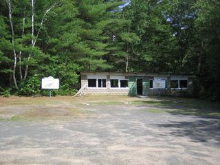 South Hadley Nash Dinosaur Track Site and Rock Shop